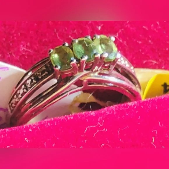 NWT- NATURAL GREEN TANZANITE *THREE* STONE, STERLING RING. SIZE 5 - Picture 2 of 9